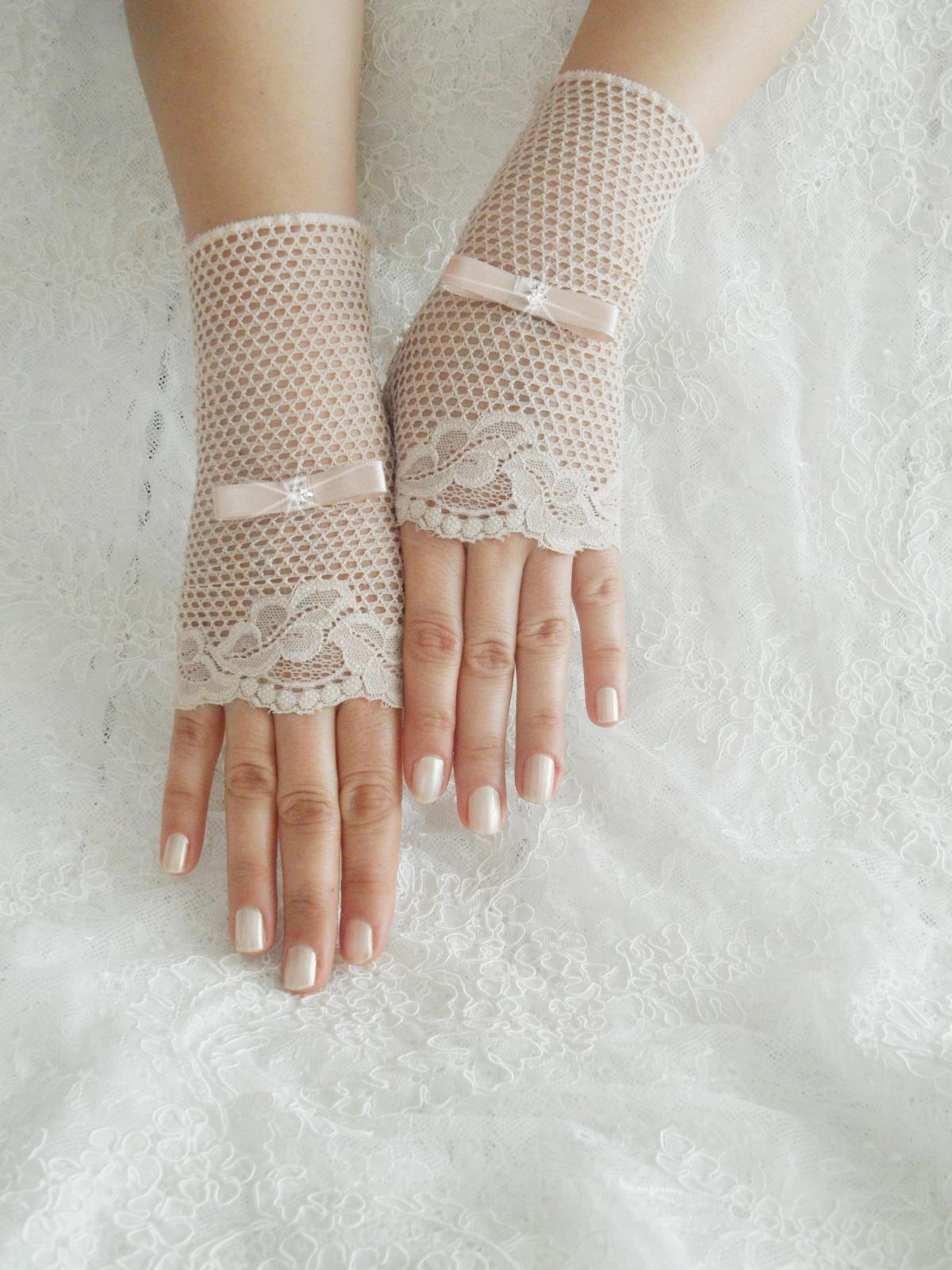Lace Glove, Peach Lace Glove, Glove, Bridal Glove, Wedding Accessories, Wedding Glove,