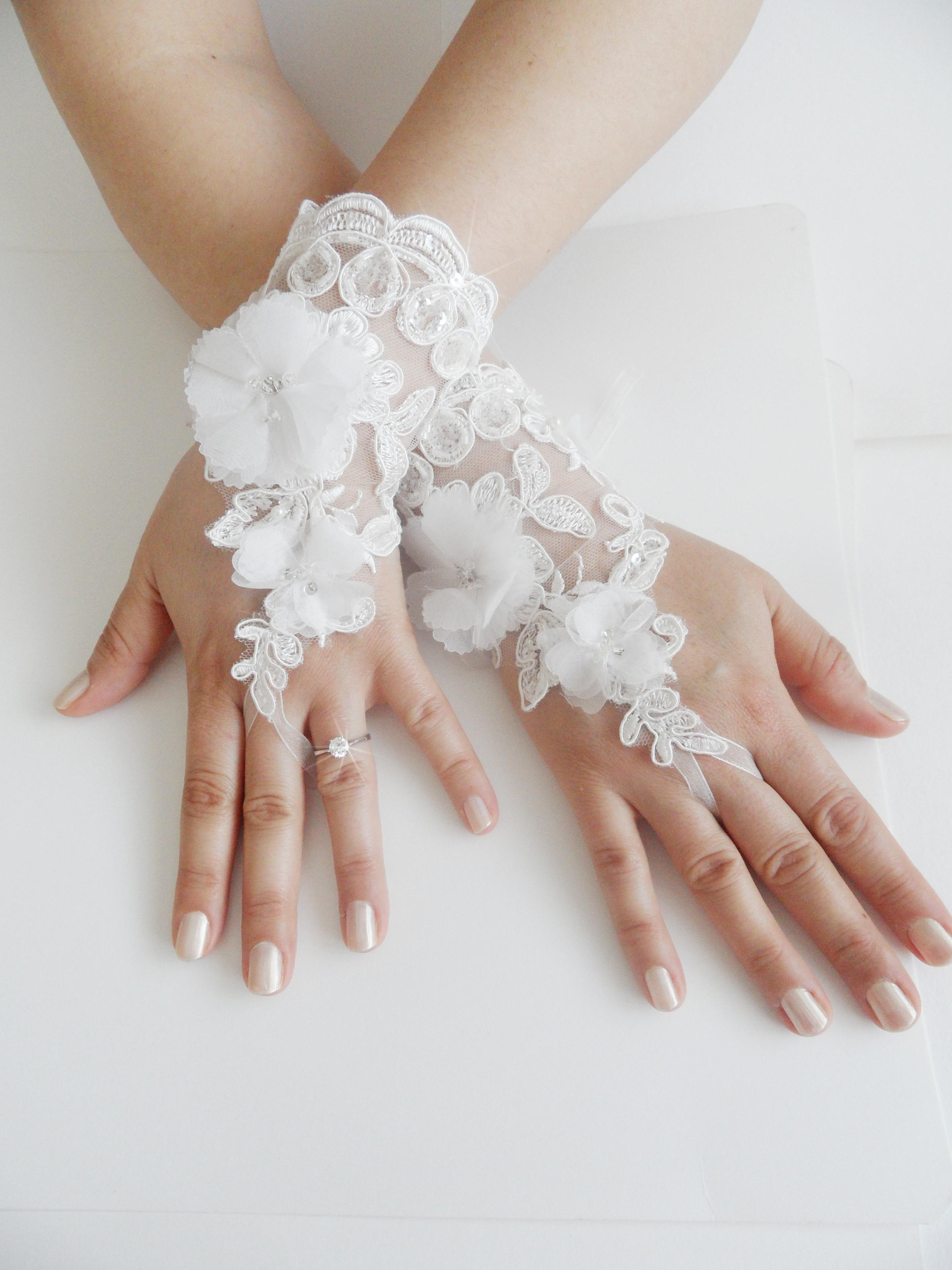Bridal Gloves Ivory Gloves Modern Gloves Svarovski Crystal Luxe Lace Gloves On Luulla 6352